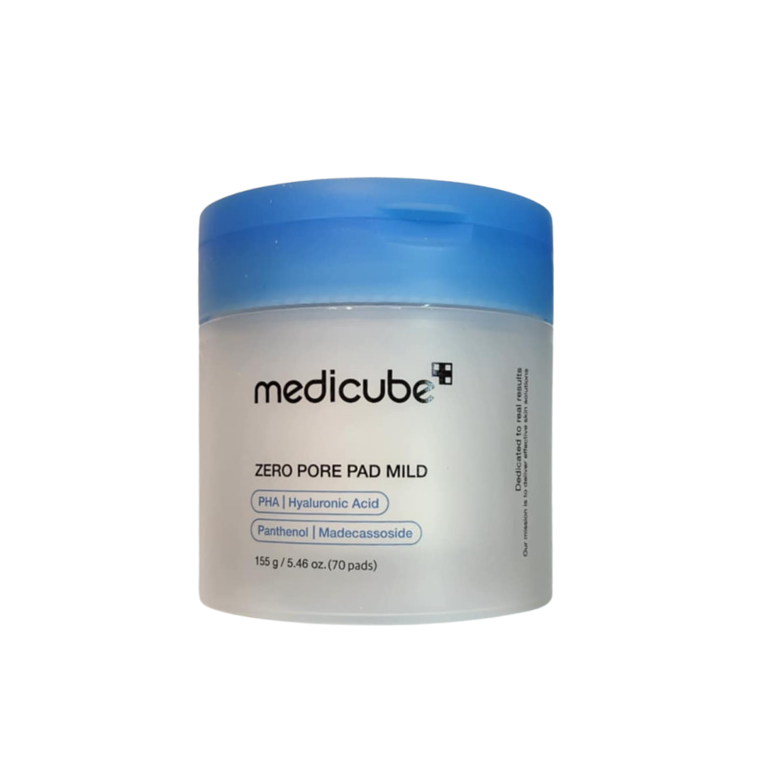 MEDICUBE Zero Pore Pad Mild is a gentle exfoliating toner pad that helps smooth skin texture and minimize the look of pores. Infused with Gluconolactone (PHA), Panthenol, and Hyaluronic Acid, it hydrates while mildly exfoliating. Soothing plant extracts like Centella Asiatica and Green Tea make it ideal for sensitive skin.