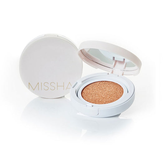 MISSHA Magic Cushion Cover Lasting is a versatile cushion foundation that provides long-lasting coverage with a natural, semi-matte finish. Enriched with Niacinamide for brightening and Adenosine for anti-aging, it evens out skin tone while minimizing the appearance of imperfections. Formulated with Calendula Flower Extract and Peppermint Extract, it soothes and refreshes the skin. The lightweight texture blends seamlessly, offering buildable coverage without feeling heavy. Infused with Vitamin E and botani